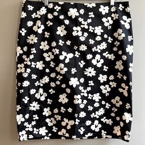 TALBOTS B&W Mod Floral Pencil Skirt
